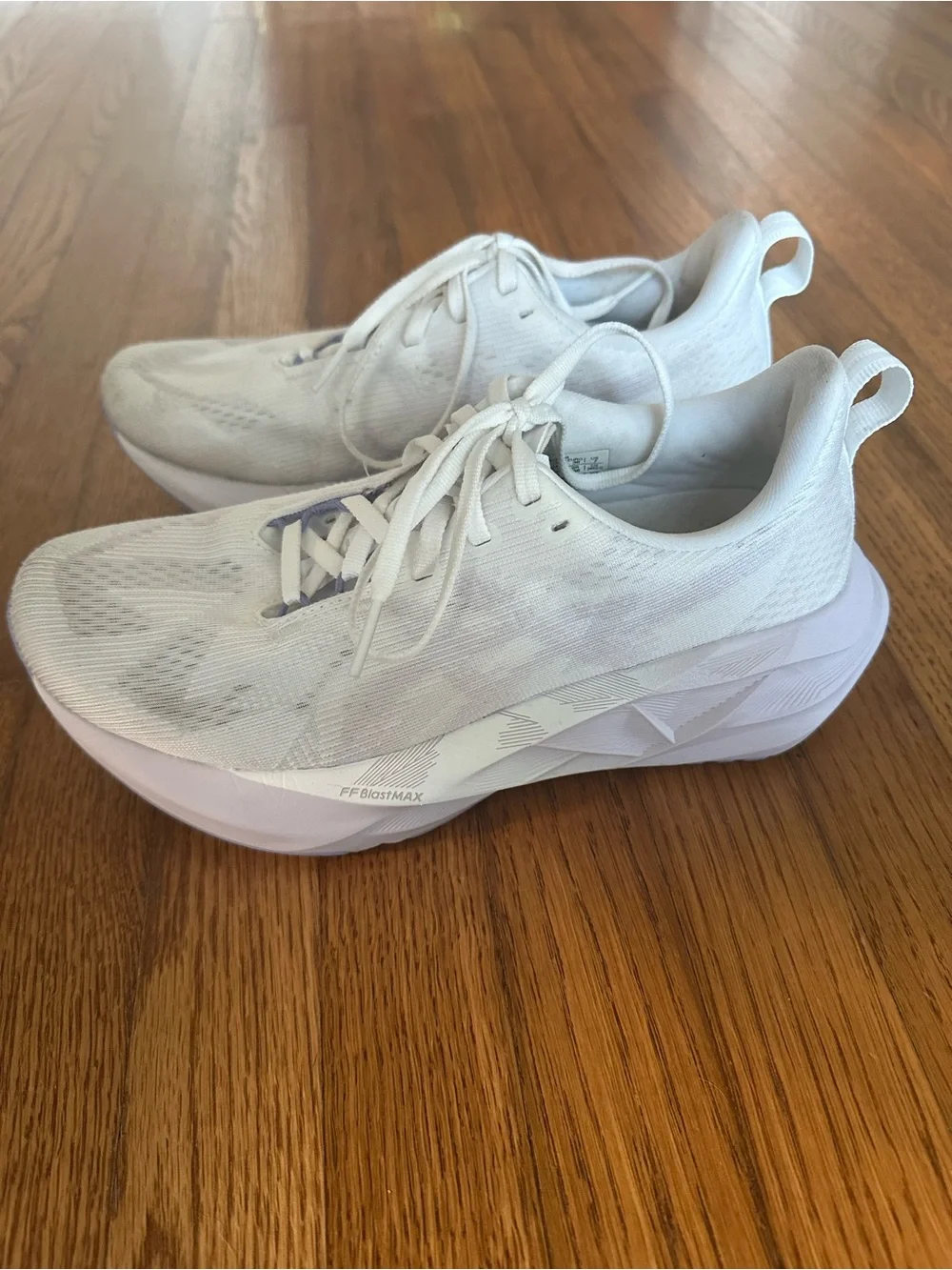 ASICS Novablast 5 Women’s Running Shoes in White/Lilac Hint - Size 7 (US)